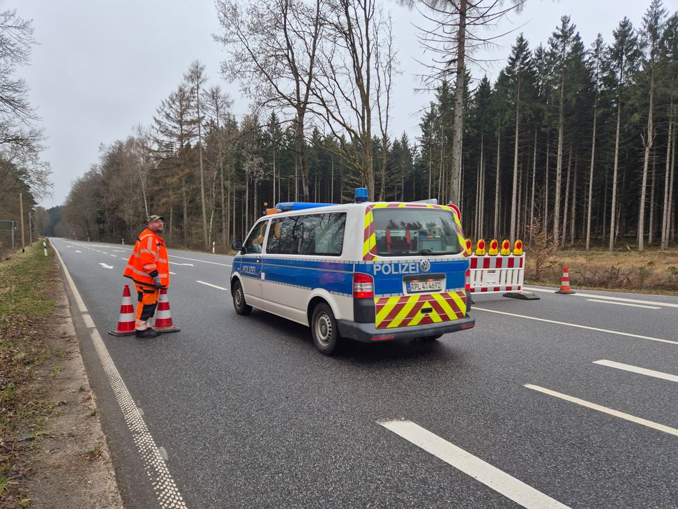 Nach Abschluss der Maßnahme, gegen 11:45 Uhr, wurde die B268 wieder vollständig für den Verkehr freigegeben.