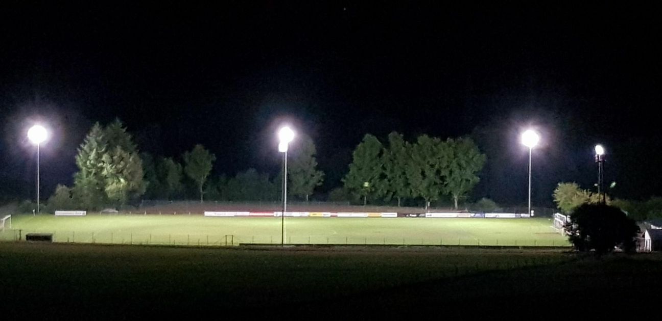 Durch die neue Flutlichtanlage des SV Neunkirchen-Steinborn sinkt der Stromverbrauch um 70 Prozent. Foto: Josef Balling