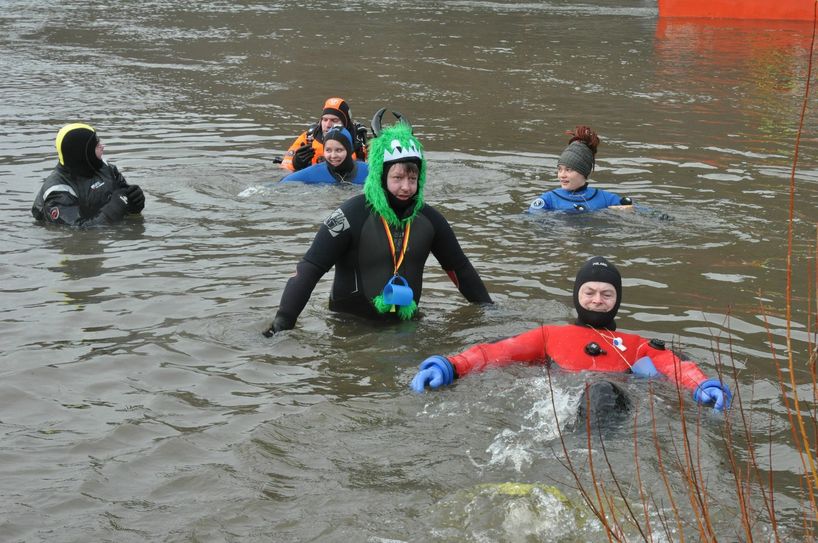Ob die Schwimmer die Mosel "erschrecken" wollen?
