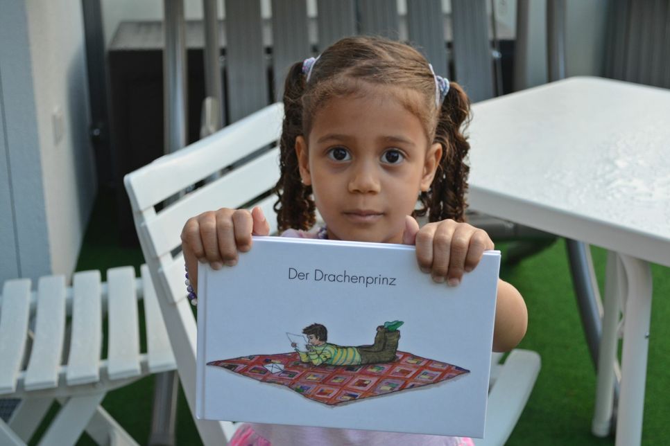 Für viele geflüchtete Kinder ist "Der Drachenprinz" das erste eigene Buch überhaupt. Foto: Louiza Froebe