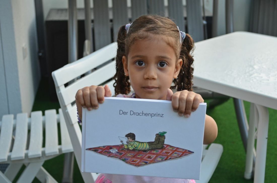 Für viele geflüchtete Kinder ist "Der Drachenprinz" das erste eigene Buch überhaupt. Foto: Louiza Froebe