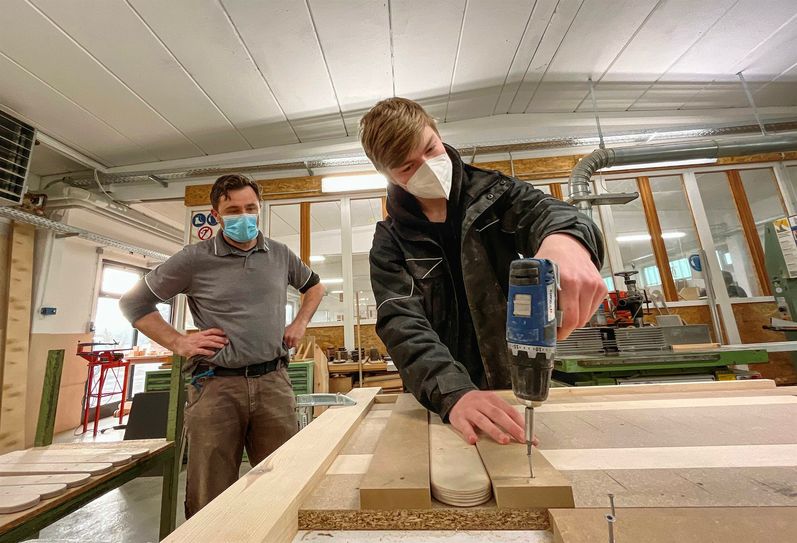 Das EBZ in Ohlweiler hilft Jugendlichen dabei, wieder im Bildungssystem Fuß zu fassen. Die Nachfrage steigt stetig an, doch die Hürden sind hoch. Nun sucht der EBZ-Geschäftsführer nach Möglichkeiten, das Angebot niederschwelliger zu gestalten - könnte ein privater Ausbildungsfonds helfen?