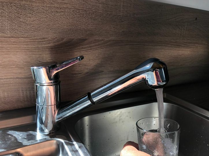 Trinkwasser aus der Leitung bedarf keiner weiteren Aufbereitung. Die Qualität wird streng überwacht. Foto: T. Förster