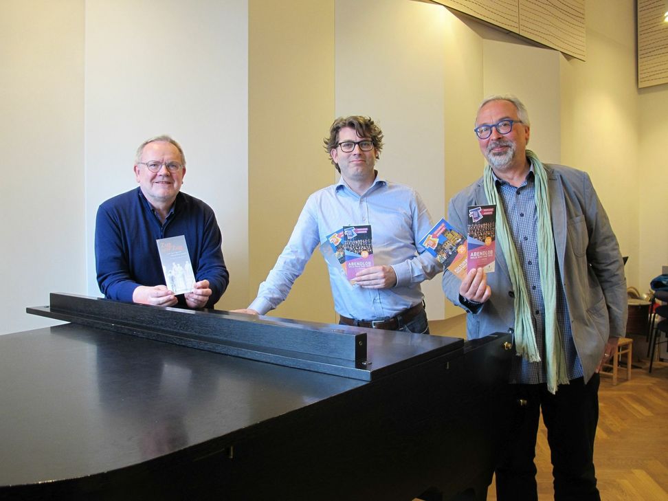 Die Gestalter des Kulturprogrammes der diesjährigen Heilig-Rock-Tage: (v.l.) der Kulturbeauftragte des Bistums Trier, Micha Flesch, Domkapellmeister Thomas Kiefer und Liedermacher Andreas Sittmann. Foto: Bistum