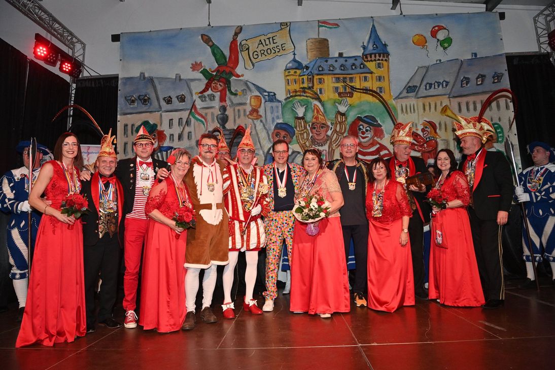 Der Karnevalsempfang der VR Bank RheinAhrEifel eG in Mayen, vertreten durch Regionalmarktdirektor Oliver Engels, stv. Vorstandsvorsitzender Markus Müller und Vorstandsvorsitzender Sascha Monschauer.