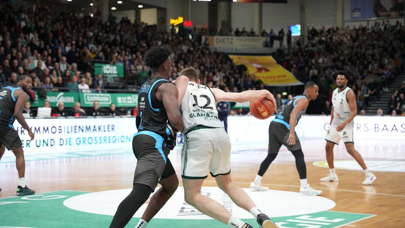 Er trägt die Nummer 12 bei den Moselstädtern.