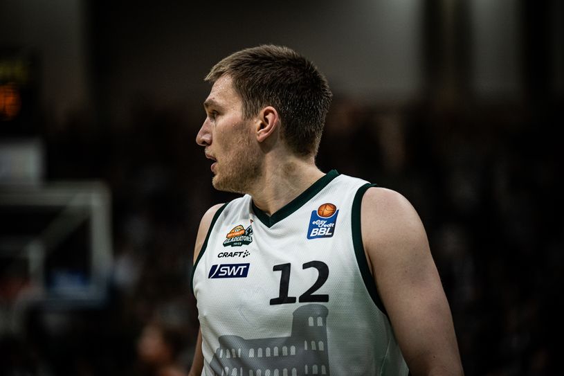 Center Marten Linßen verlängert vorzeitig in der ältesten Stadt Deutschlands.