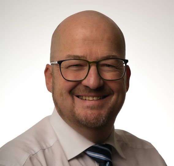 Clemens Grünebach kehrt der römisch-katholischen Kirche den Rücken und findet einen neuen Wirkungskreis bei den Alt-Katholiken.