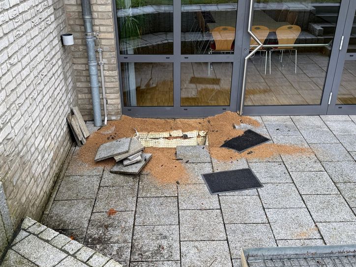 Der Einbruch erfolgte über die Seite des Pfarrheimes.