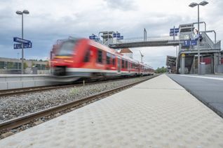 Zusätzlich zum geplanten Ausbau der Eifelstrecke zwischen Köln und Trier, soll es weitere Maßahmen im Raum Köln geben. So soll ein S-Bahn-Konzept zwischen Köln, Euskirchen und Kall weiter verfolgt werden. Davon würde auch der Bahnhof in Mechernich (Foto) profitieren.
