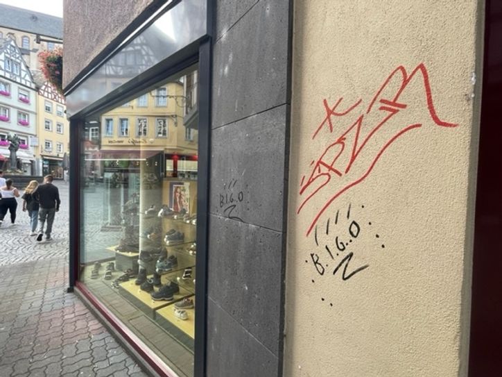 Zahlreiche Gebäude in der Cochemer Innenstadt wurden durch Schmierereien beschädigt.