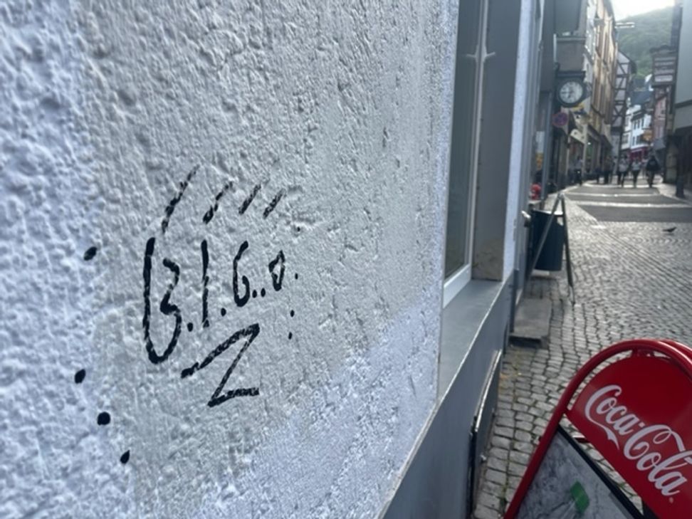 Zahlreiche Gebäude in der Cochemer Innenstadt wurden durch Schmierereien beschädigt.