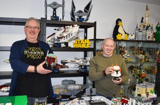 Lego-Fans Daniel Sauerland (rechts) und Udo Ziemer sind Mitorganisatoren der »Hunsrücker Steinewelt«.