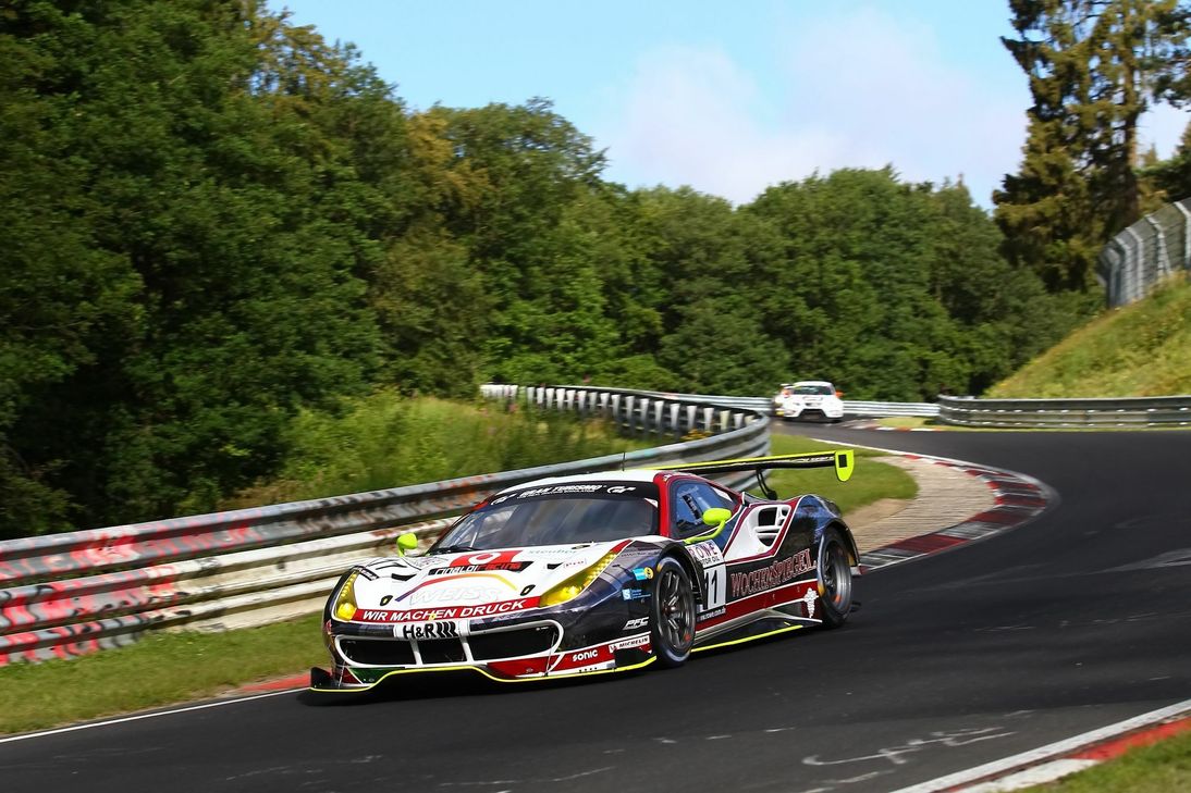 Das Schwesterauto, der WochenSpiegel-Ferrari mit der Startnummer 11, pilotiert von Christian Menzel und Leonard Weiss,  wurde 9. in der Klasse der SP9 PRO.