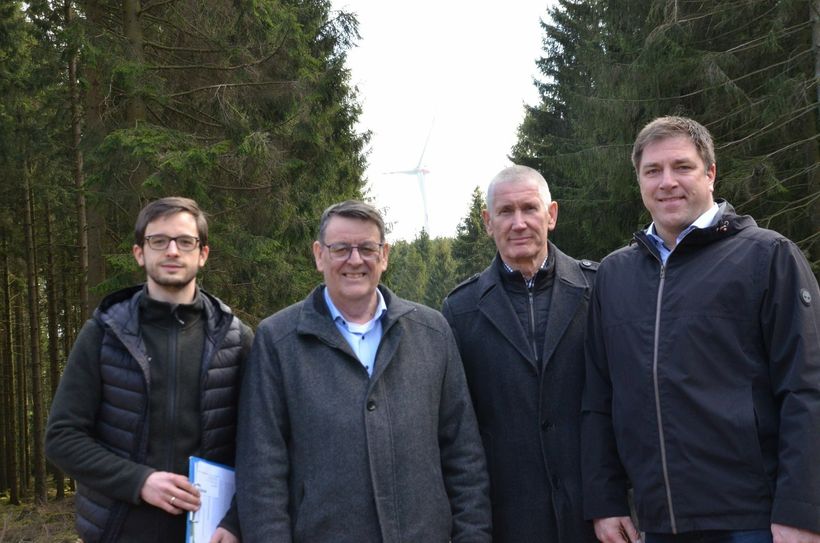 Klaus Wildrath (Projektleiter, v.l.), Bürgermeister Axel Buch, Hans-Willi Schruff (REA) und Stefan Grießhaber (Allgemeiner Vertreter) stellten das 25 Millionen-Projekt vor, das Anfang des Jahres ans Netz gegangen ist. Fotos: T. Förster