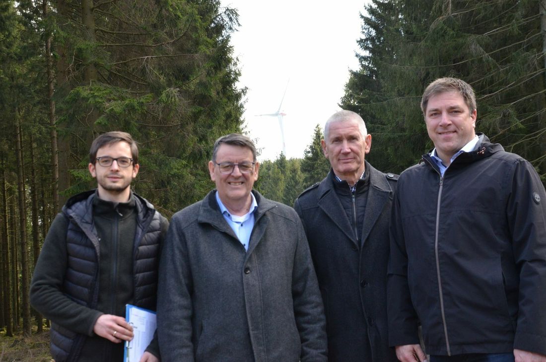 Klaus Wildrath (Projektleiter, v.l.), Bürgermeister Axel Buch, Hans-Willi Schruff (REA) und Stefan Grießhaber (Allgemeiner Vertreter) stellten das 25 Millionen-Projekt vor, das Anfang des Jahres ans Netz gegangen ist. Fotos: T. Förster