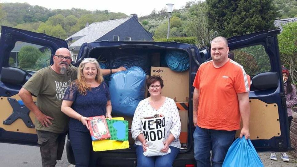 Liane und Harry Mussweiler hatten in ihrem Haus in Monreal die Kleiderspenden gesammelt. Foto: privat