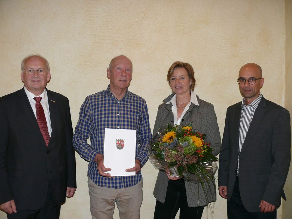 Von links: VG-Bürgermeister Karl Heinz Simon, Norbert Roß, Amtsgerichtsdirektorin Doris Linden und Markus Grünewald.