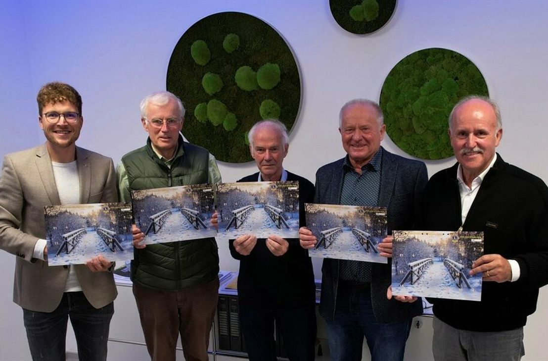 Mit dem Verkauf des Adventskalenders unterstützt der Lion's Club Bitburg-Prüm soziale und kulturelle Projekte.