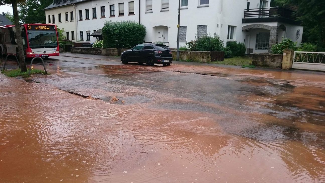 Die Busse wurden umgeleitet, während die Leitung repariert wurde. Foto: Agentur SIKO