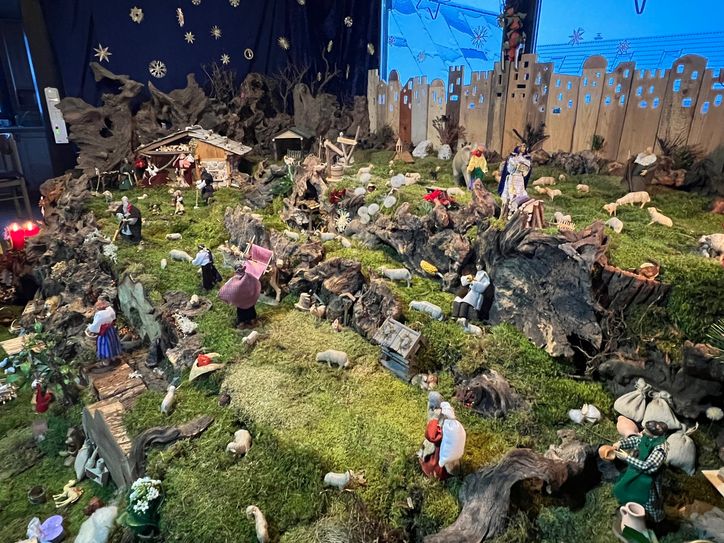 Zahlreiche Details weist die riesige Hauskrippe von Hannelore und Hans Murk in Marmagen auf.