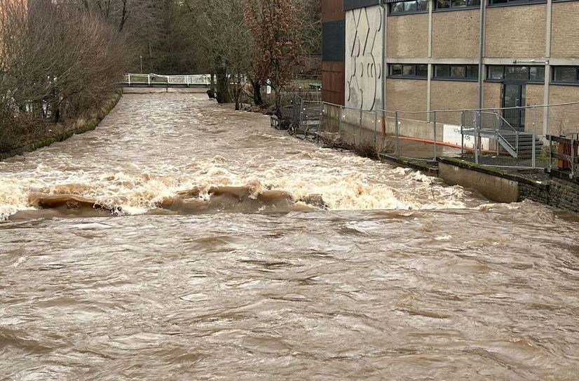 An Salm, Lieser und ihren Zuflüssen besteht eine mäßige Hochwassergefährdung. Die Pegel sollen zum Wochenende aber wieder fallen.