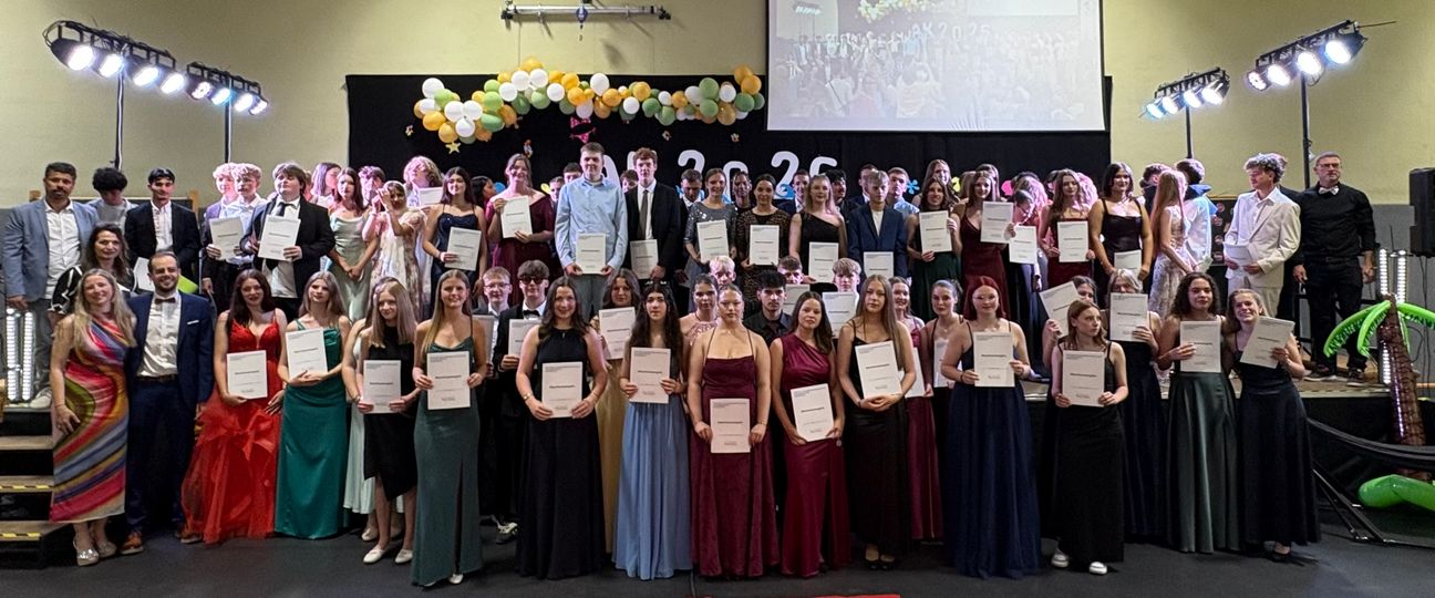 Feierliche Abschlussfeier an der Realschule plus/FOS Kaisersesch: 83 Absolventinnen und Absolventen starten ins neue Kapitel.