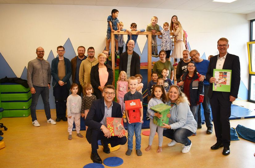 Die Sparkassenstiftung der Kreissparkasse Rhein-Hunsrück
unterstützt seit vielen Jahren unterschiedliche Projekte für
Kinder und Jugendliche. In diesem Jahr gehen nochmals
Nistkästen an Vorschulkinder.