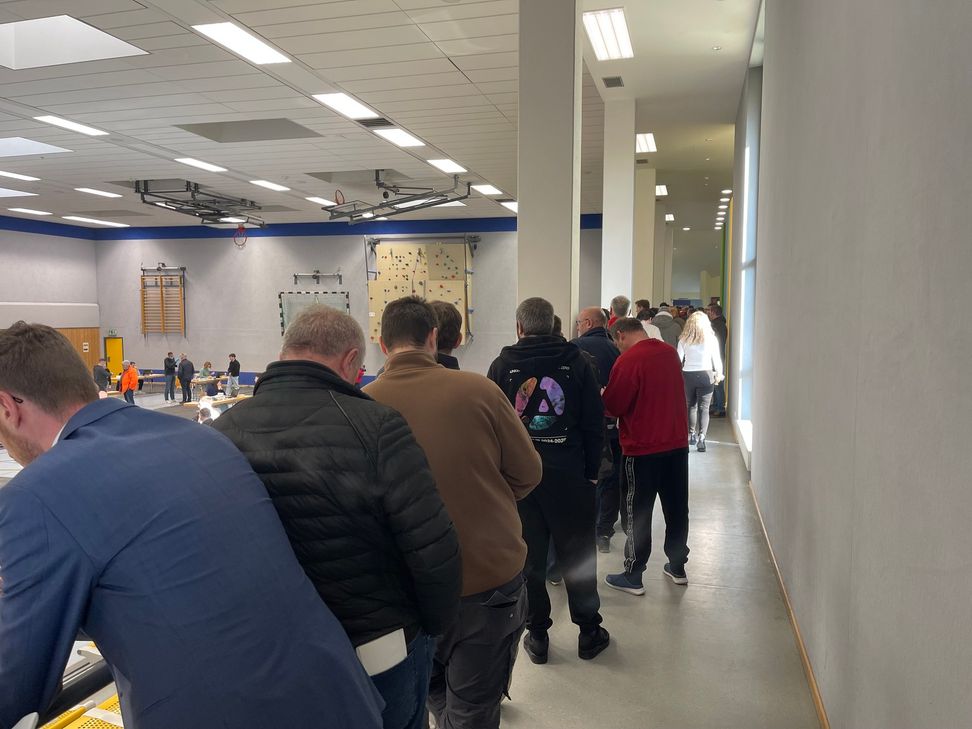 1461 Männer kamen  zur Abgabe der DNA.