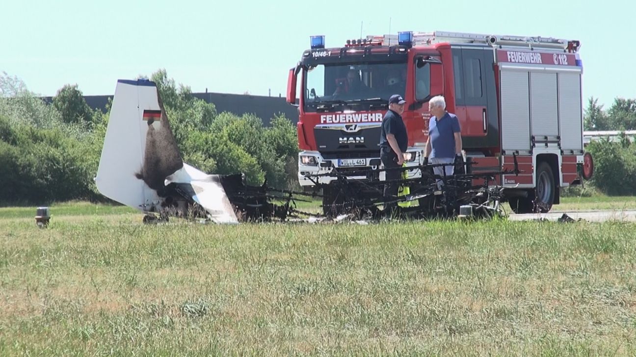 Kleinflugzeug stürzt beim Landeanflug auf Flugplatz Föhren ab.