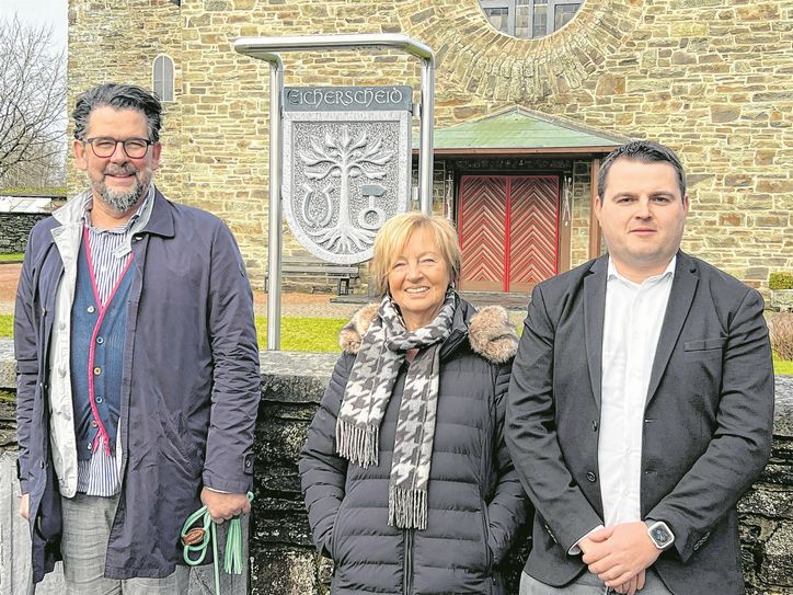 Die Eicherscheider Dorfpolitik wird von einem Trio bestimmt: Ortsvorsteherin Renate Scheidt will das Erbe ihres verstorbenen Mannes Günter Scheidt bewahren und das Dorf in eine gute Zukunft führen. Im Gemeinderat ist der Ort durch Dirk Mathey (l.) und Jannik Zimmer vertreten.