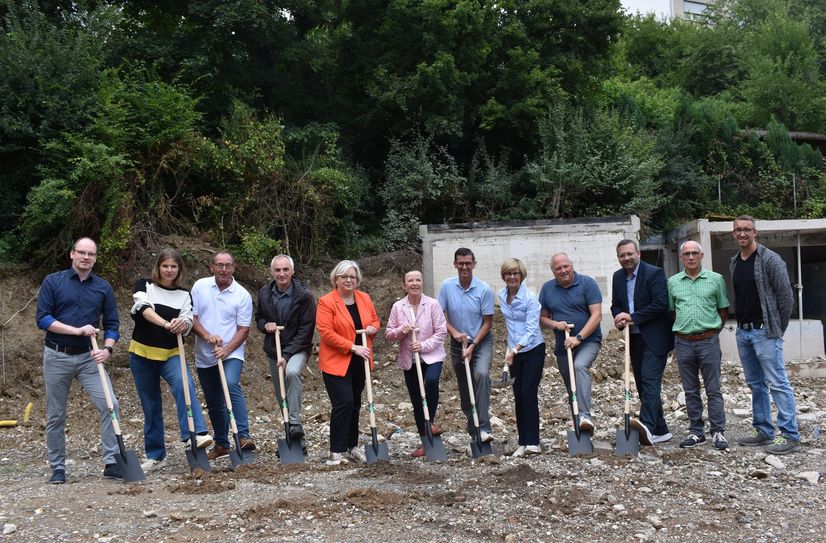 Die Verantwortlichen beim Spatenstich.