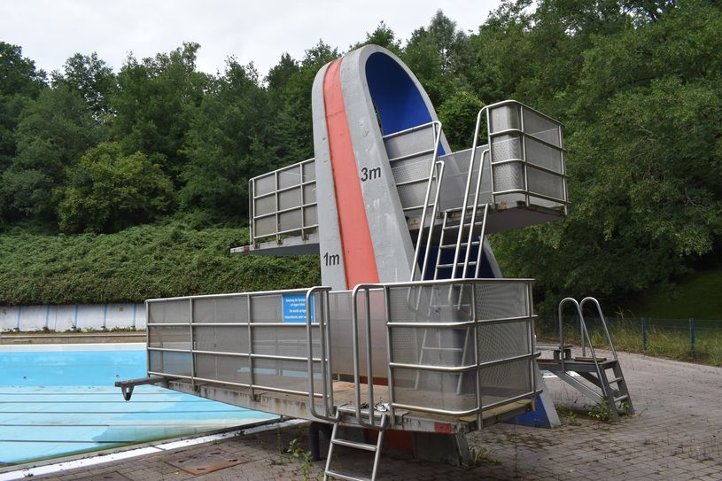 Der Sprungturm wird erneuert.