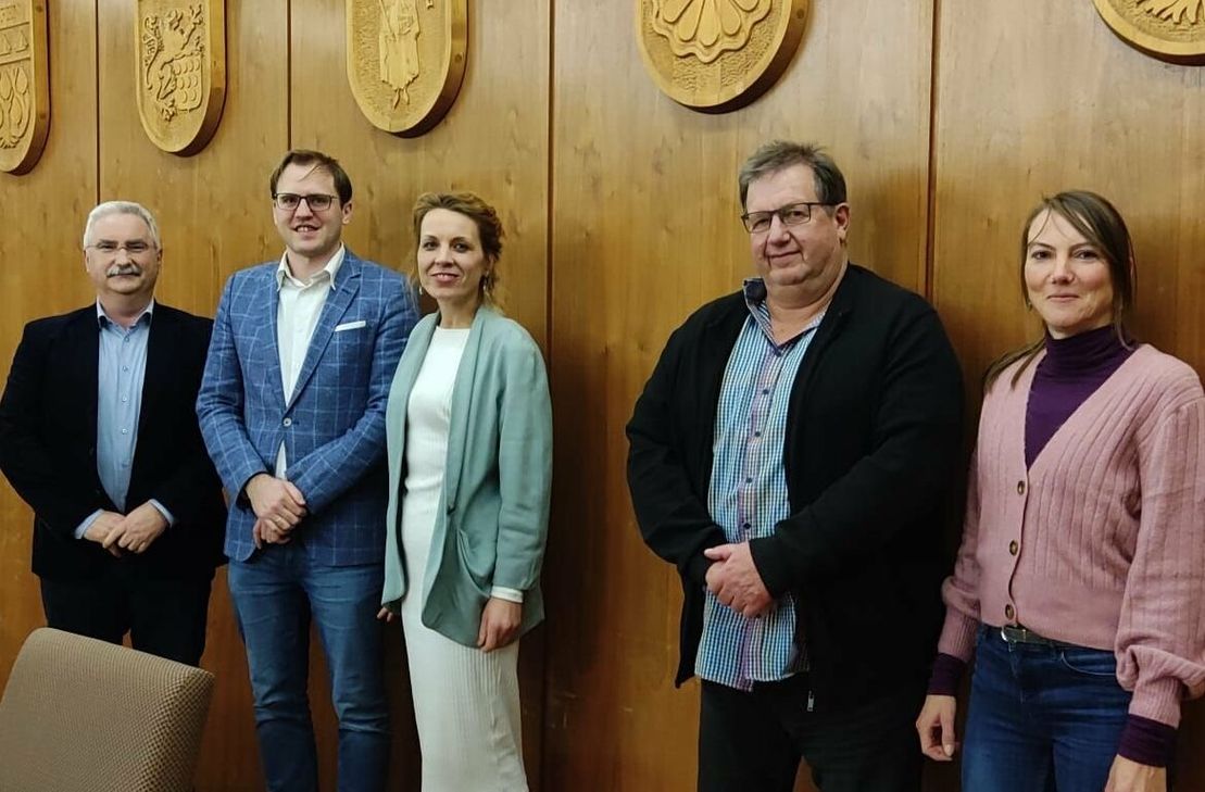 Der neue Vorstand der Musikschule Monschau, die vielleicht schon bald einen neuen Namen bekommt, um den Vorsitzenden Florian Koltun (2.v.l.) und dem musikalischen Leiter Harry Brandts (l.). Foto: Gäb