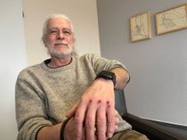 An Hand, Bein und Fuß leicht verletzt: Rechtsanwalt Hans Bleck (Foto). Einen Tag nach dem Schreck sagt er schon wieder lachend: „Wir hatten Glück.“