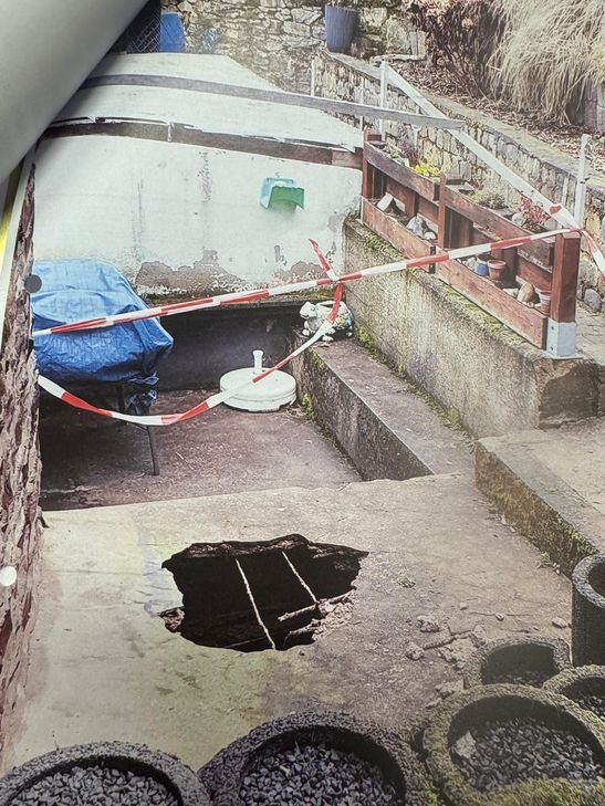 An Hand, Bein und Fuß leicht verletzt: Rechtsanwalt Hans Bleck (Foto). Einen Tag nach dem Schreck sagt er schon wieder lachend: „Wir hatten Glück.“