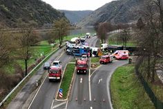 An der Auffahrt zur Moselbrücke bei Alken kollidierten ein Autotransporter und ein Unimog.