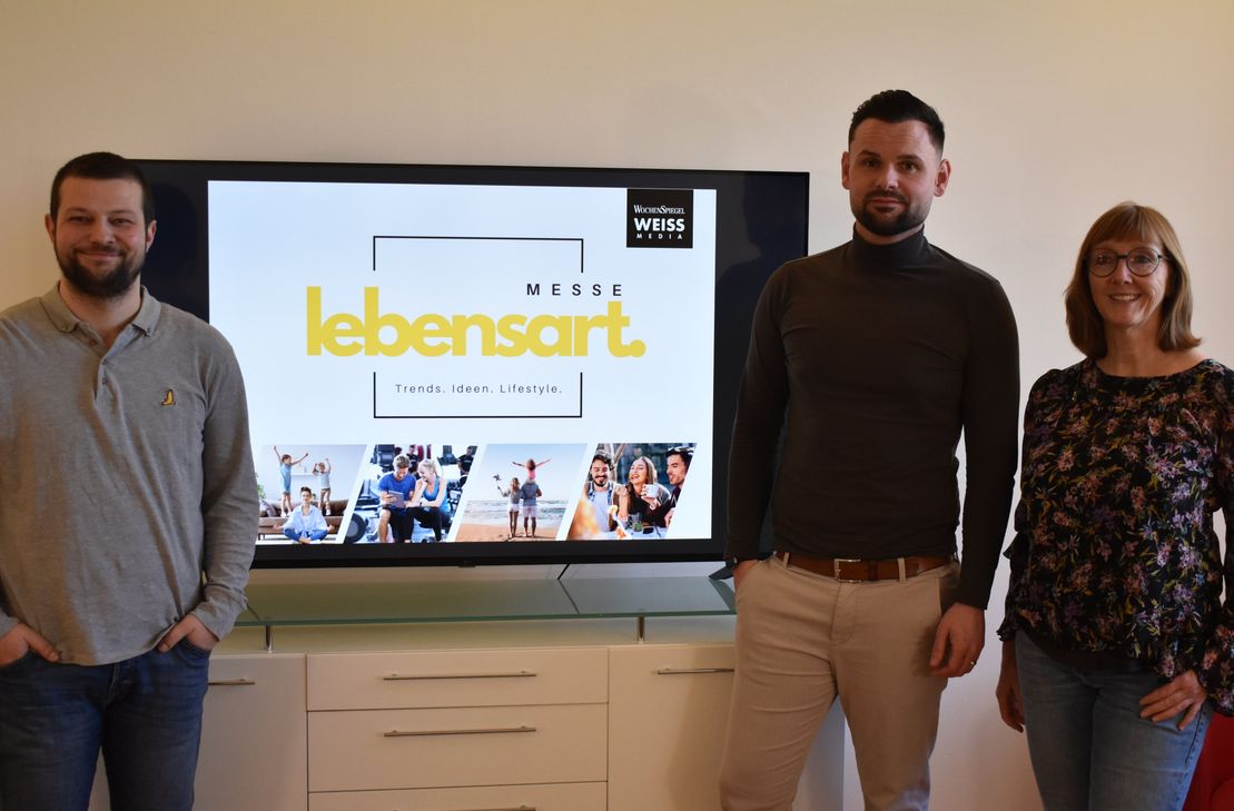 V.l.: Stephan Schwaller, Patrizio Nuvoli und Karin Weber vom WochenSpiegel freuen sich auf die Premiere der lebensart. Messe beim traditionsreichen Beda-Markt und blicken mit Vorfreude auf viele Besucherinnen und Besucher sowie zwei gelungene Messetage.
