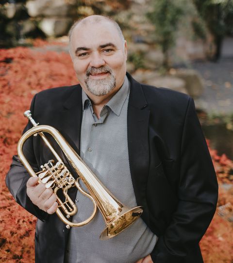 Franz Tröster, erster Flügelhornspieler der Egerländer Musikanten, leitet den Workshop in Höfen.