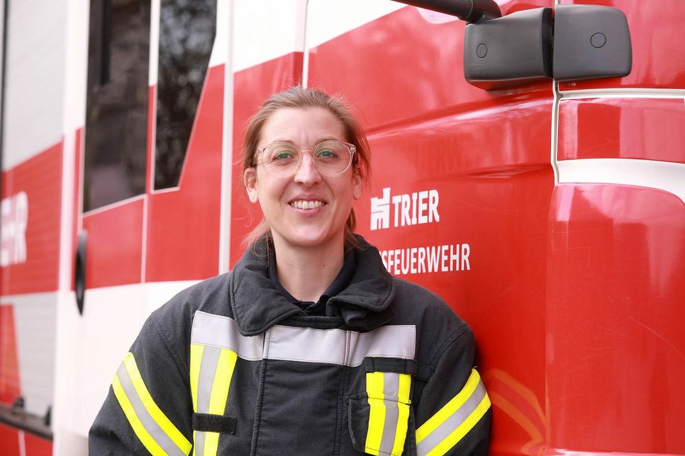 Heike Liesch ist jetzt als ertse Frau für die Berufsfeuerwehr Trier im Einsatz. Foto: Presseamt