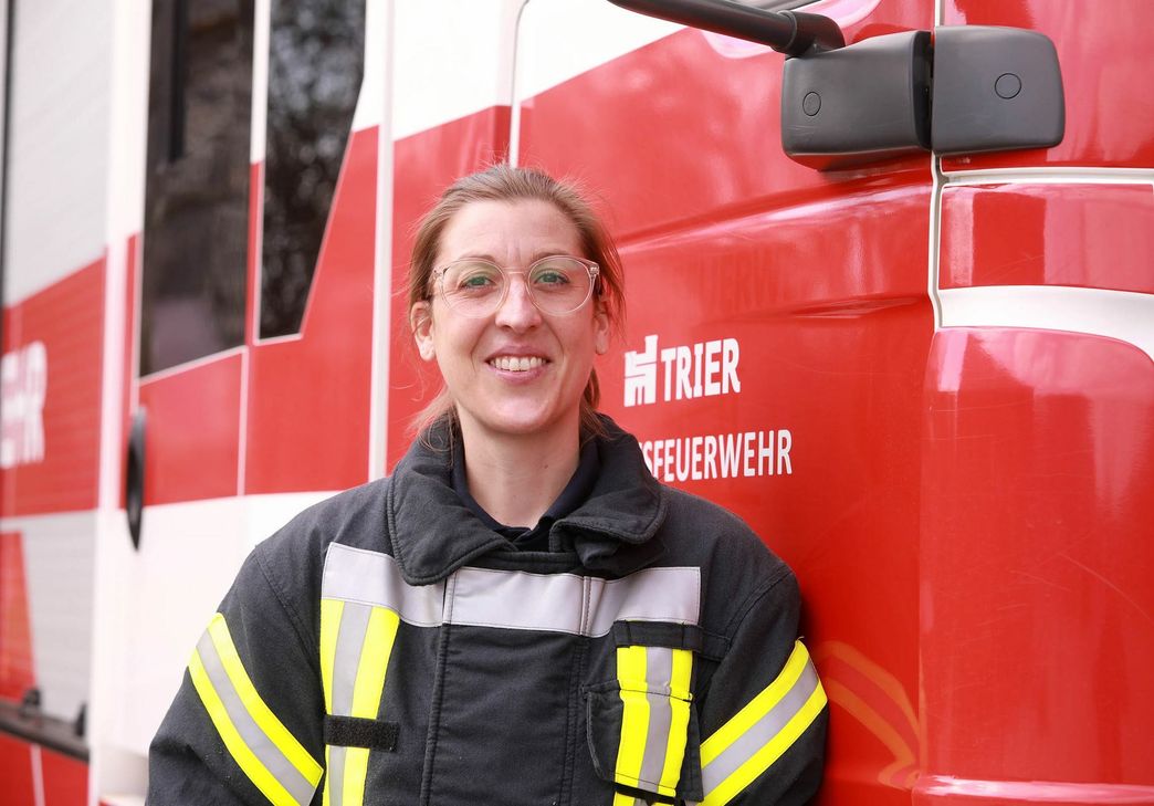 Heike Liesch ist jetzt als ertse Frau für die Berufsfeuerwehr Trier im Einsatz. Foto: Presseamt