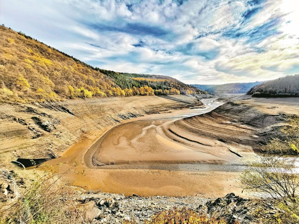 Der trockene Urftsee.