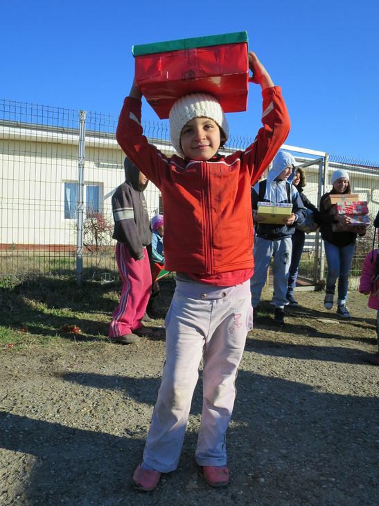 Noch bis 15. November können die Schuhkartons gepackt werden, um notleidenden Kindern eine Freude zu machen. Foto: FF