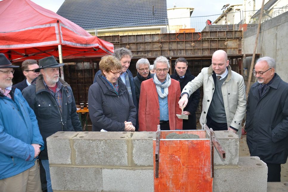 Der Grundstein ist gelegt: Bis Sommer soll das »Haus für Flüchtlinge« in der Pilgerbornstraße fertig sein. Die Roetgener haben dafür über 250.000 Euro gespendet.
