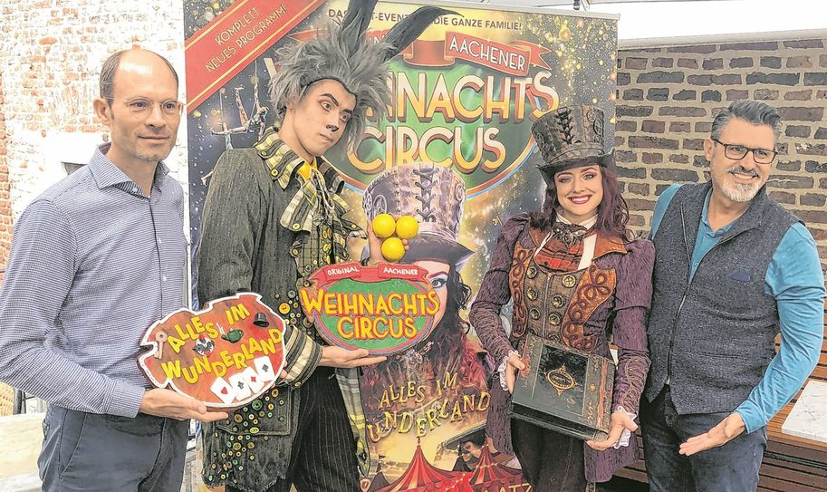 Printenbäcker Heiner Nobis, Jongleur Ilja Smyslov, Artistin Alexandra Saabel und Regisseur Thomas Bruchhäuser freuen sich auf den Aachener Weihnachtscircus vom 15. bis 31. Dezember auf dem Bendplatz.