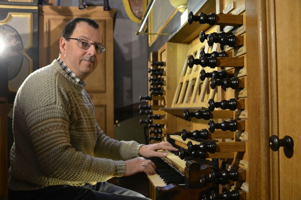 Nach rund 30 Jahren verabschiedet sich der Organist Andreas Warler von der Steinfelder König-Orgel. mn-Foto