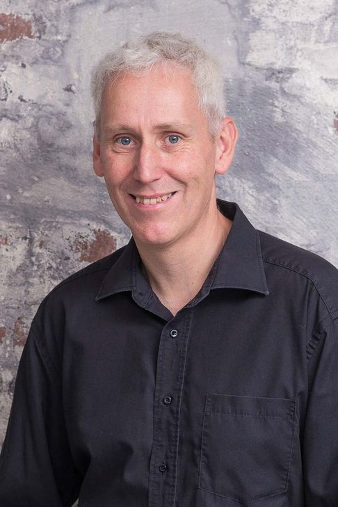 Andreas Hoss (Gesang, Gitarre)