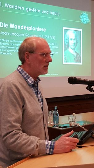 Michael Sänger, Herausgeber des Wandermagazins, hielt einen Impulsvortrag.