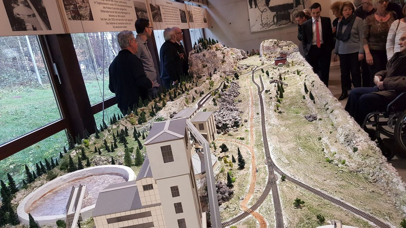 ... um bei Veranstaltungen, wie hier bei der Lesung mit Klaus Vater, mehr Raum für Besucher schaffen zu können. Fotos: mn/Bergbaumuseum