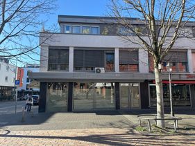 Aktuelle Bilder vor dem Ladenlokal in der Konstantinstraße 19.